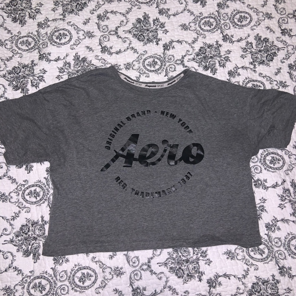 Aeropostale women’s sport Graphic crop tee.